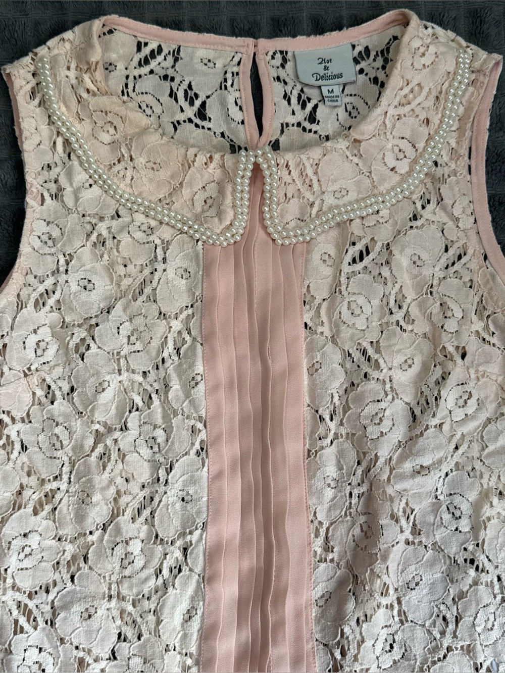 Medium Hot & Delicious Pearl-Trim Blush Pink Lace Sleeveless Top (B8) - Picture 3 of 6